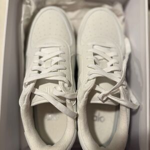 Brand new never worn Alo Yoga recovery mode sneaker